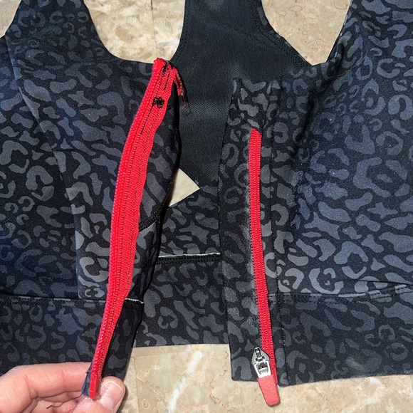 All Access Leopard Zip Front Sports Bra Size L - Picture 5 of 8